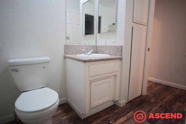Building Photo - Lovely Home in East Bakersfield!