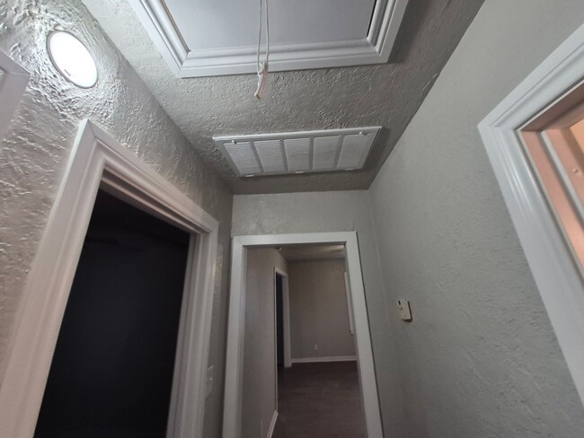 Building Photo - Newly updated Cottage style home in Lawton...