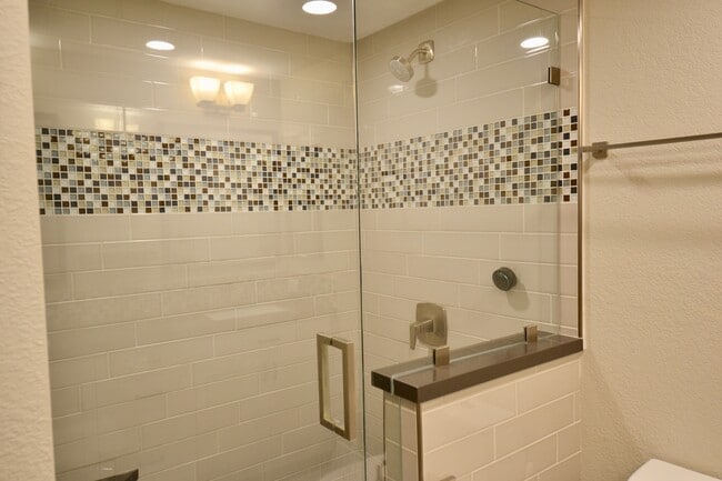 Building Photo - Bankers Hill – 2 BD, 2.5 BA! Two Assigned ...