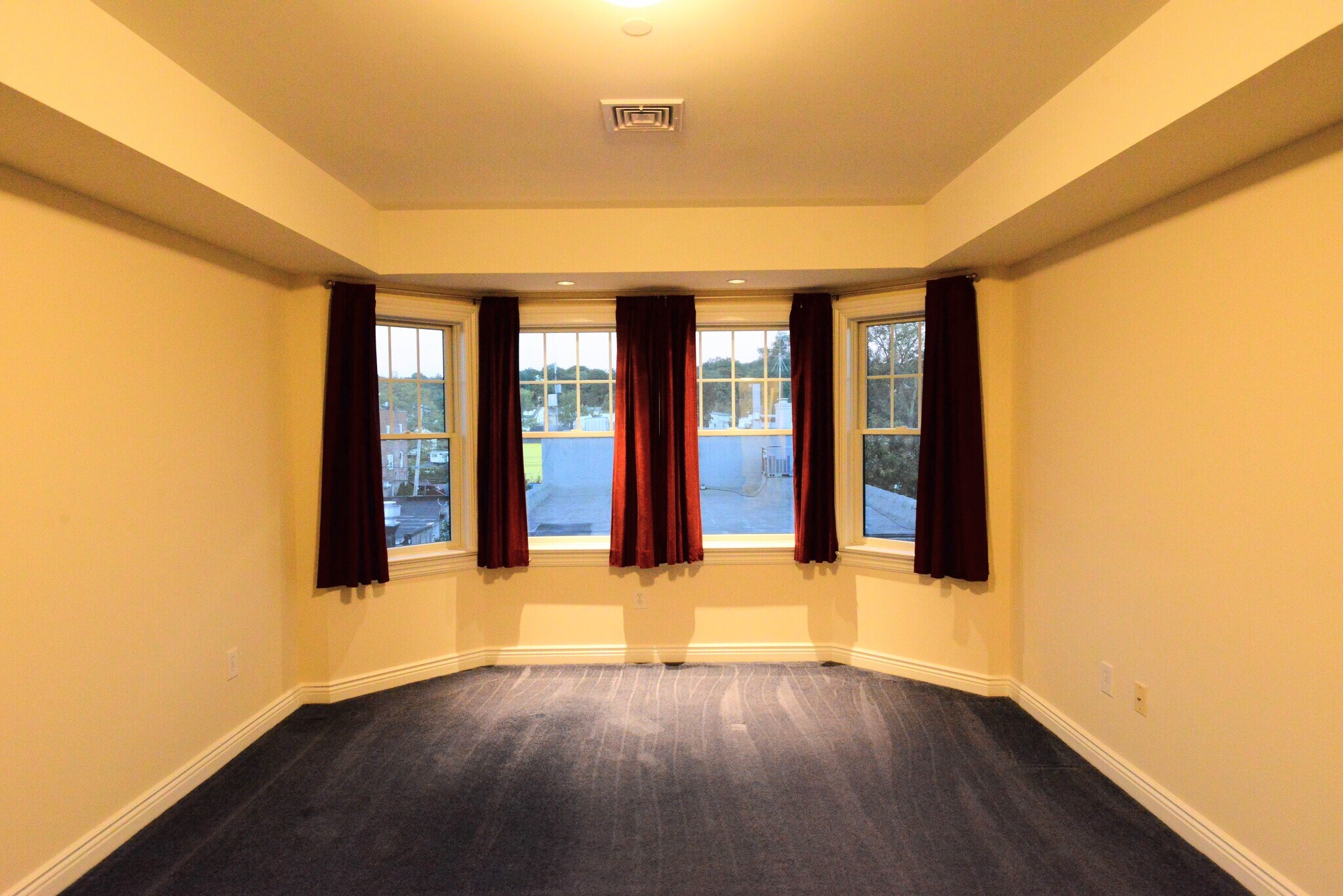 Master Bedroom - 100 Sheldrake Pl