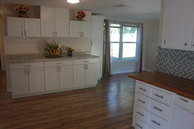 Building Photo - 10702 Laburnum Dr