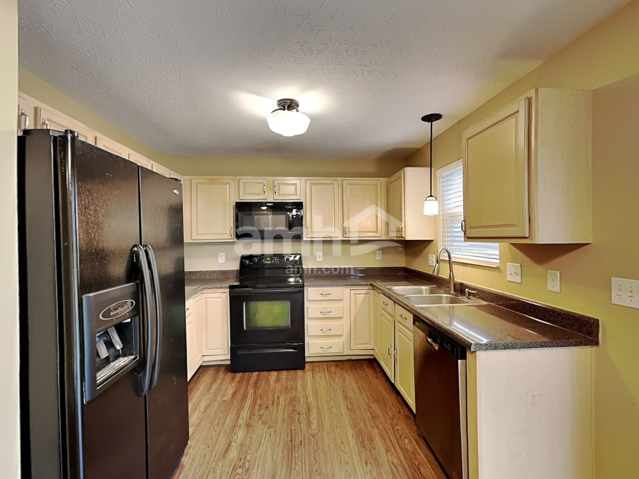 Building Photo - 2058 River Birch Dr