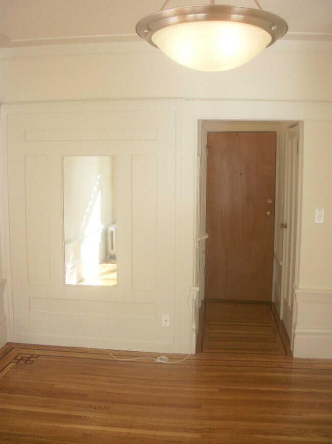 Building Photo - 810 Jones St