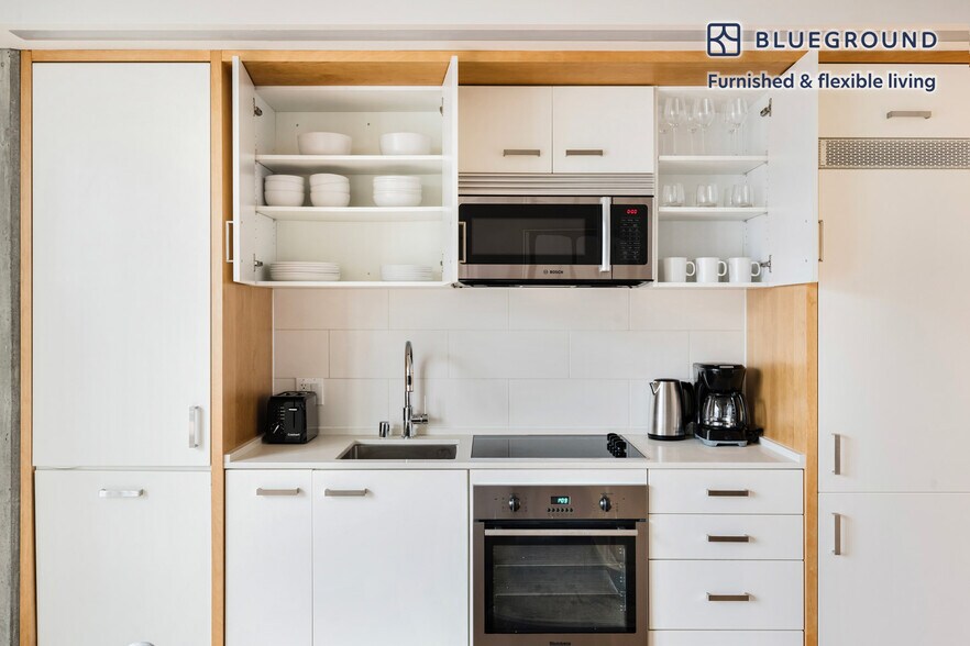 Building Photo - 225 Cedar St