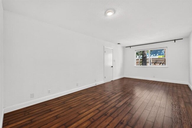 Building Photo - 1804 Stagecoach Trail