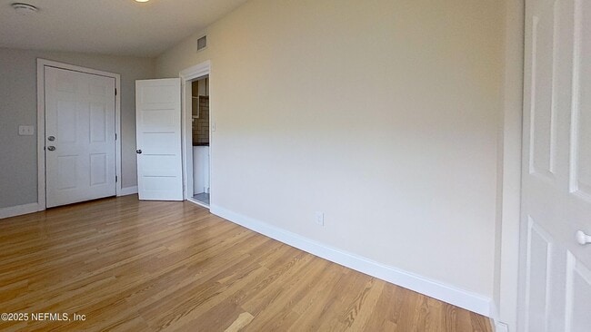 Building Photo - 1844 Thacker Ave