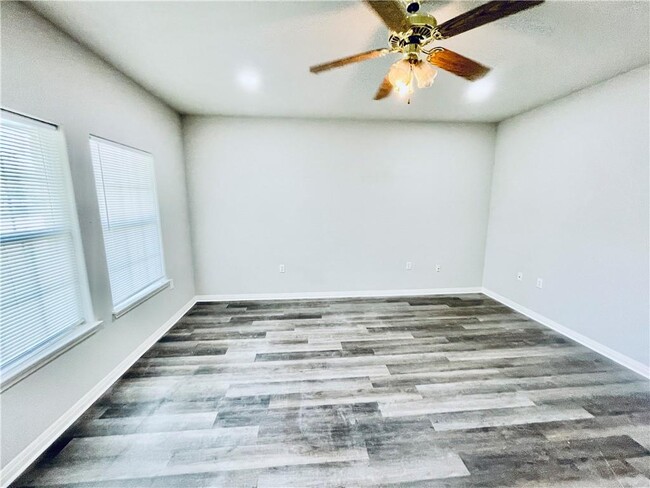 Building Photo - 7509 Lazy Creek Dr