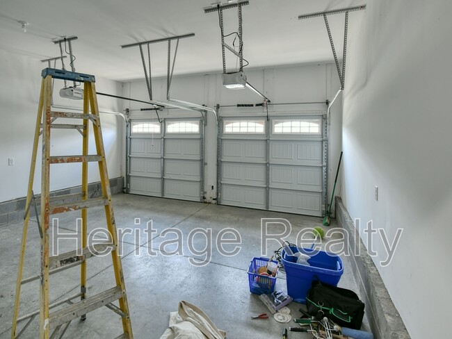 Building Photo - 2212 Scarlet Tanager St