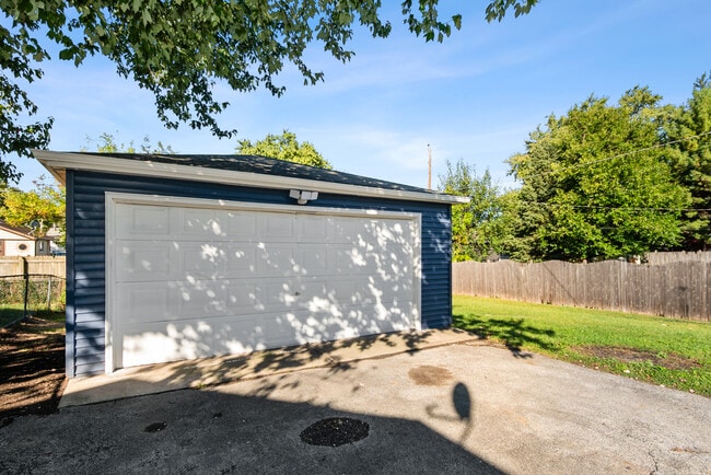 Building Photo - 16822 91st Ave