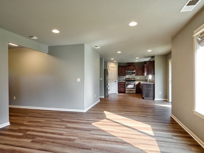 Building Photo - Beautiful 4 bedroom/2.5 Bath Home On Large...