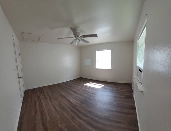 Building Photo - 1714 County Rd 244E