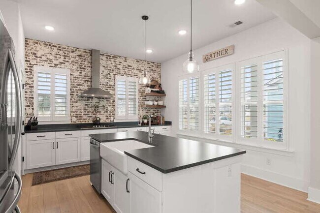 Building Photo - 115 Winding Branch Dr