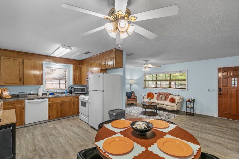 Building Photo - 2003 Roebuck St