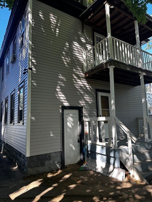 Building Photo - 310 Division St