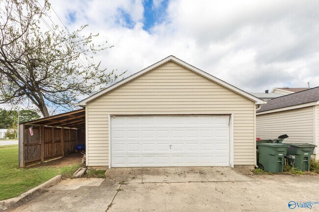 Building Photo - 1200 Catskill Cir SE