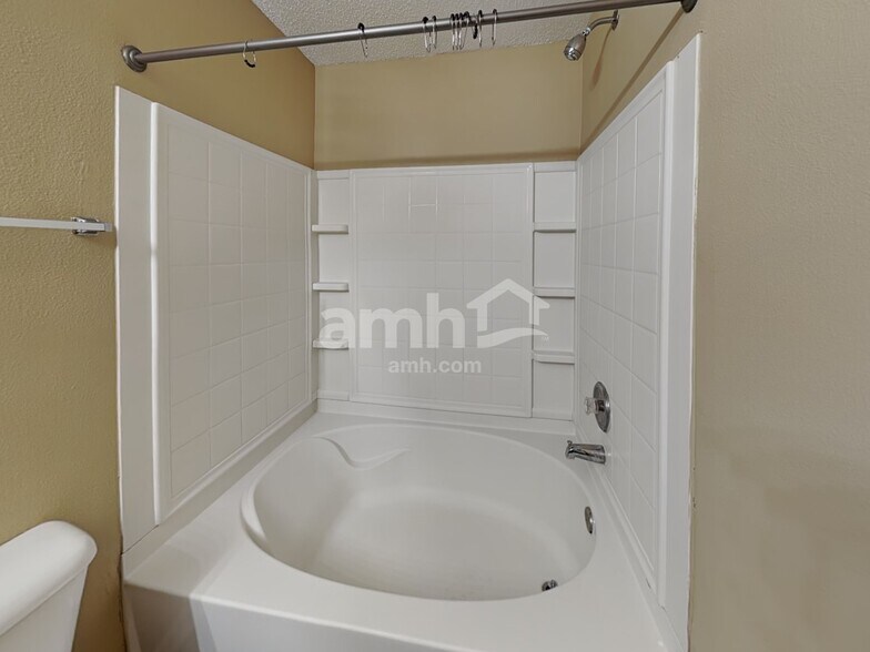 Building Photo - 8450 Ash Grove Dr