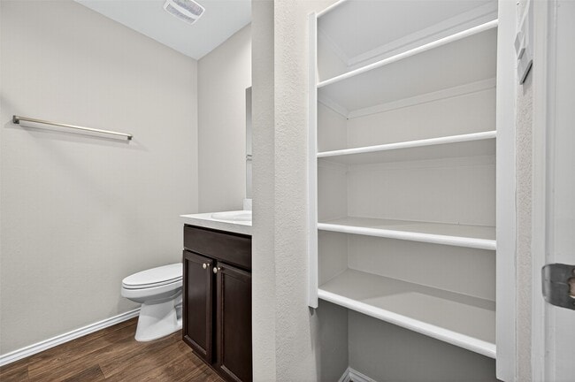 Building Photo - 40320 Hilltop Pr Dr