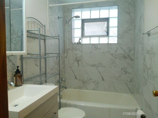 Building Photo - 7256 W Belmont Ave