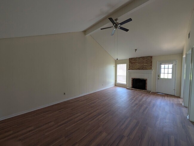 Building Photo - 3138 Windmill St