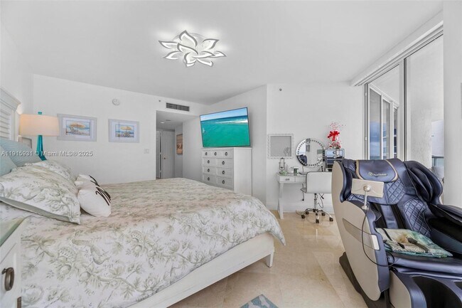 Building Photo - 18671 Collins Ave