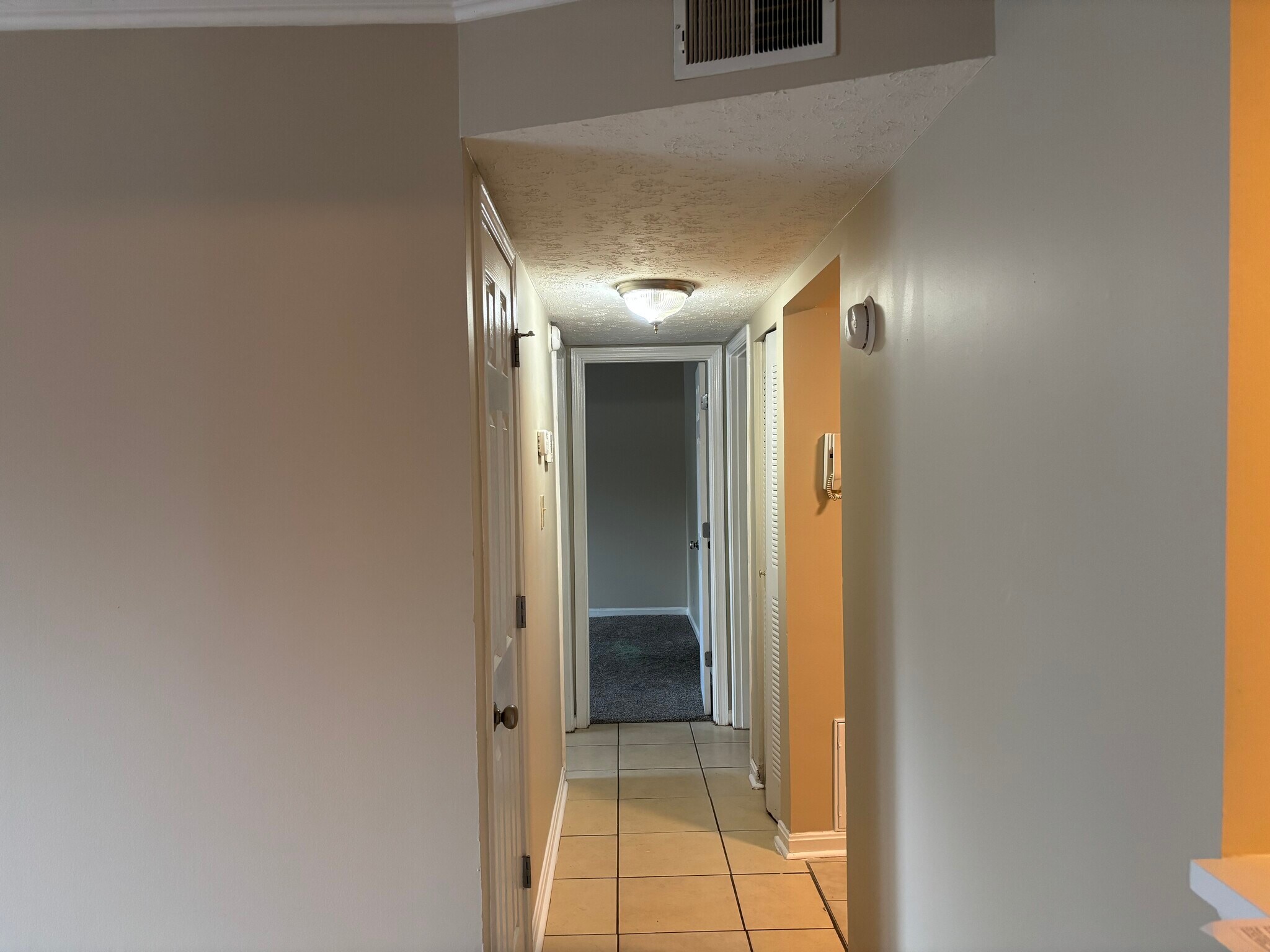 Building Photo - 1122 La Fontenay Ct