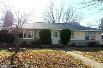 Building Photo - 1432 S Greenbrier St