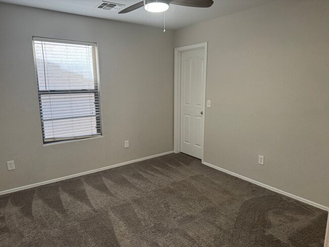 Building Photo - Fantastic 3-bedroom, 2-bathroom townhome  --  1/2 off first month's rent