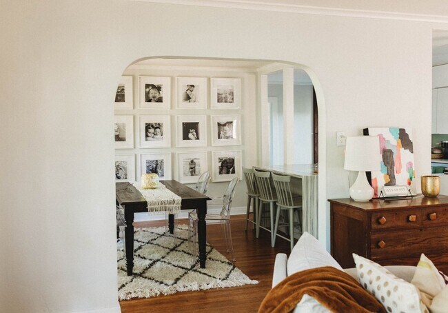 Building Photo - Call Peggy 501 676 1758