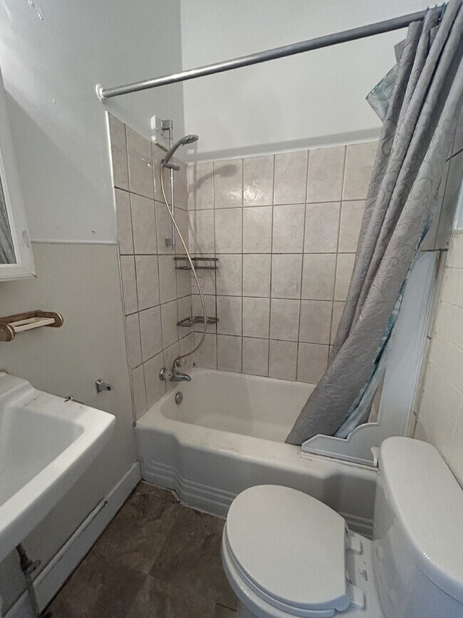 Building Photo - August Special: First Month Rent Free move in by August 10. Applications fee this month 1/2 off a...