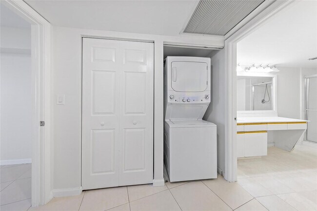 Building Photo - 3530 Mystic Pointe Dr