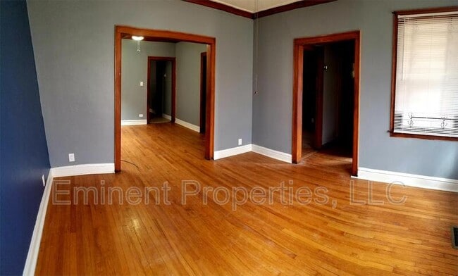 Building Photo - 8608 S Kingston Ave