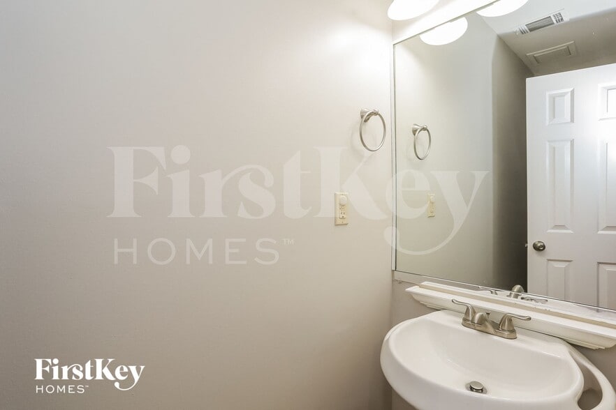 Building Photo - 3900 Hadley Farm Dr