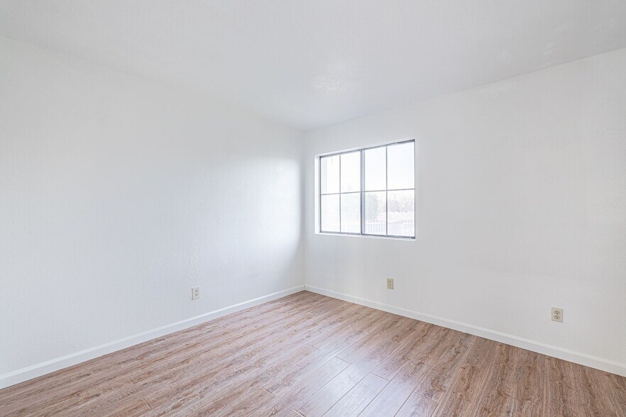 Building Photo - 38659 Angele Trumpet Ct