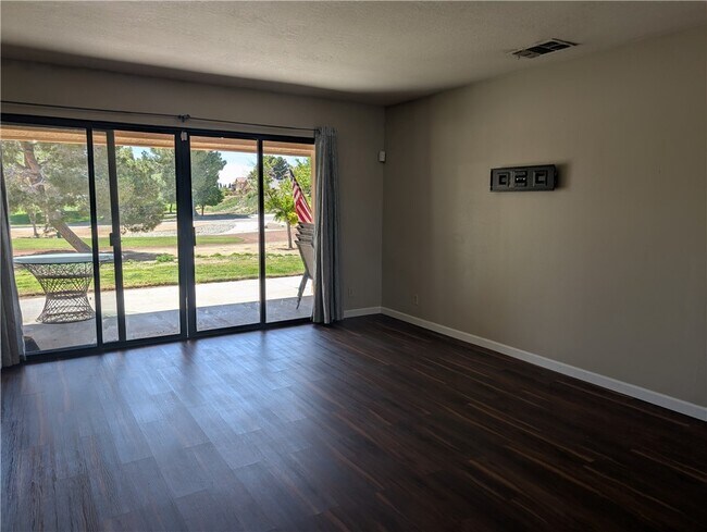 Building Photo - 27535 Lakeview Dr