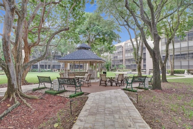 Building Photo - 2814 N 46th Ave