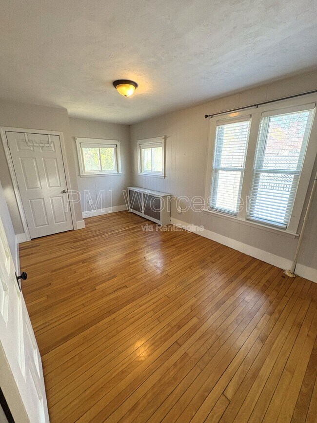 Building Photo - 27 June St