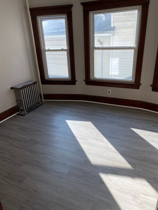 Building Photo - 1125-1127 Pittston Ave