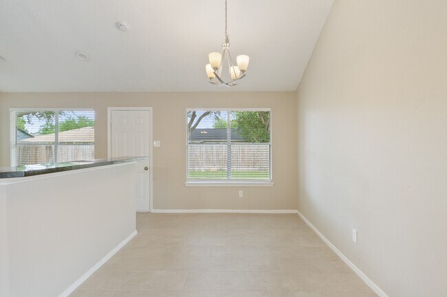 Building Photo - 1911 Highcrest Dr