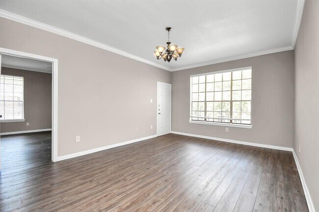 Building Photo - 2255 Braeswood Park Dr