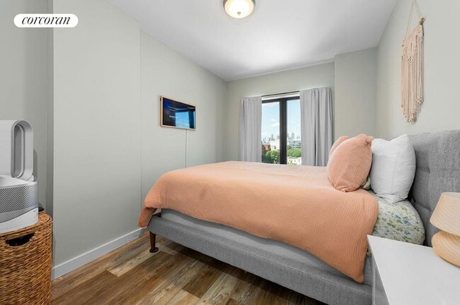 Building Photo - 30-82 Crescent Street 7E