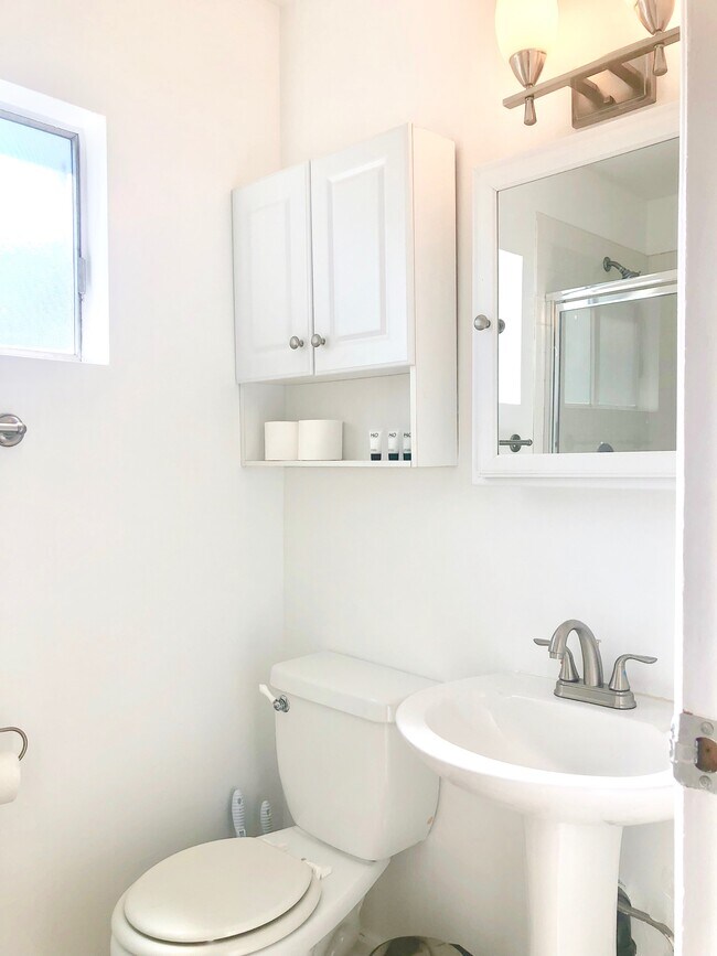Primary Bathroom Ensuite - 35 Dudley Ave
