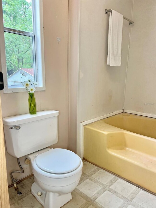 Building Photo - Spacious 3bed/2bath home in Bay Hills vill...