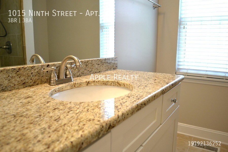 Building Photo - 1015 Ninth Street-Apt. #2