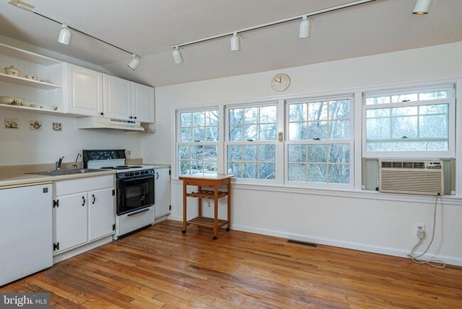 Building Photo - 607 Rosedale Rd