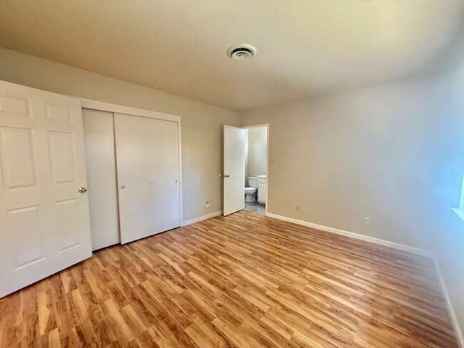 Building Photo - 604 Radcliffe Dr