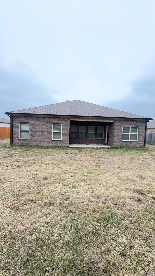 Building Photo - Stunning Spacious 4 bedroom 3 bath home in Oakland