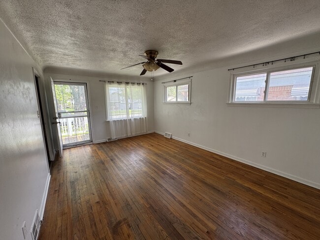 Building Photo - 29203 Oakwood St