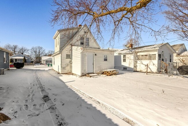 Building Photo - 910 Reddick St