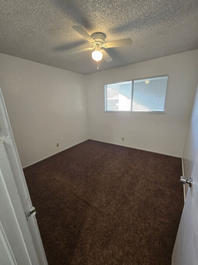 Building Photo - 4 Plex with a Carport Space