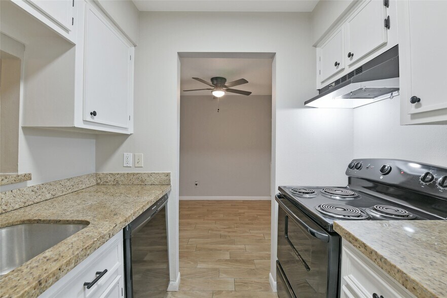 Building Photo - 4500 Sherwood Ln
